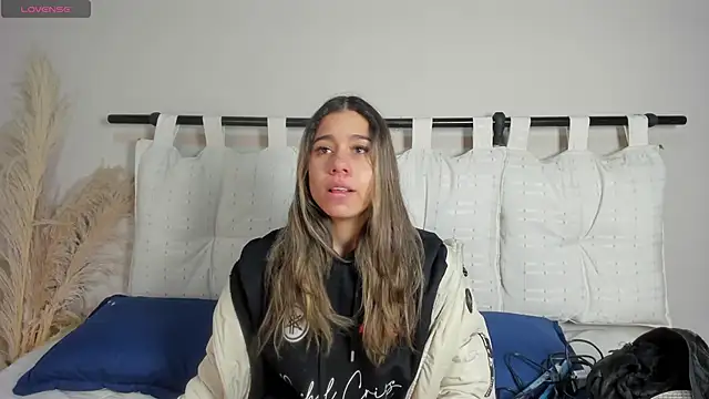 Snapshot of Rachell_criss chatting on January 6, 3:43 am Rachell criss online show from January 6, 3:43 am