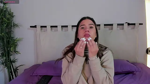 Snapshot of Rachell_criss chatting on February 19, 4:31 am Rachell criss online show from February 19, 4:31 am