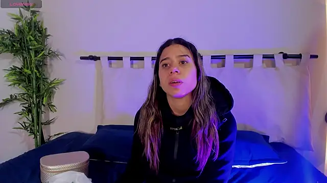 Snapshot of Rachell_criss chatting on February 13, 4:12 am Rachell criss online show from February 13, 4:12 am