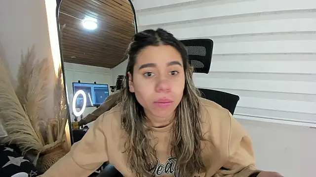 Rachell criss online show from October 30, 4:33 am