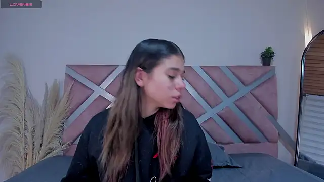 Rachell criss online show from March 28, 4:35 am