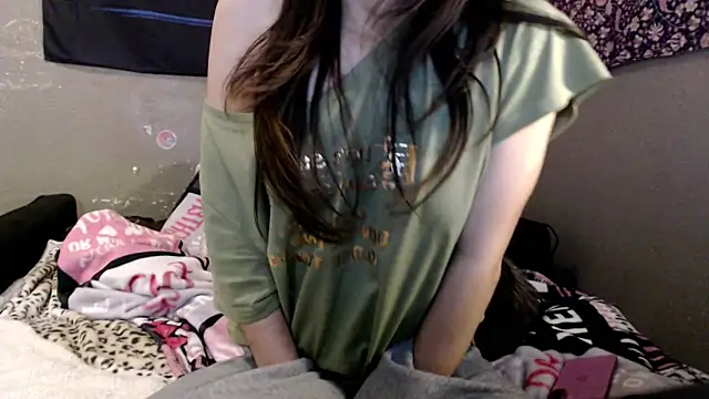 Snapshot of London_Ray chatting on May 10, 12:36 am London Ray online show from May 10, 12:36 am