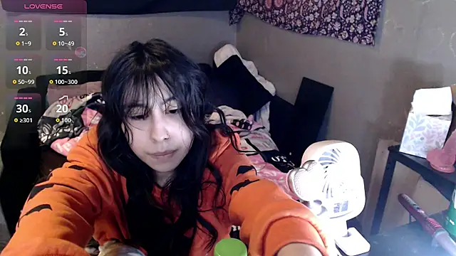 London Ray online show from February 7, 7:05 am