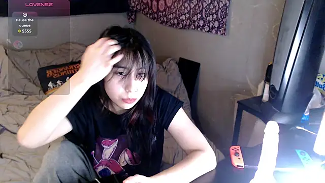 London Ray online show from December 18, 5:01 am