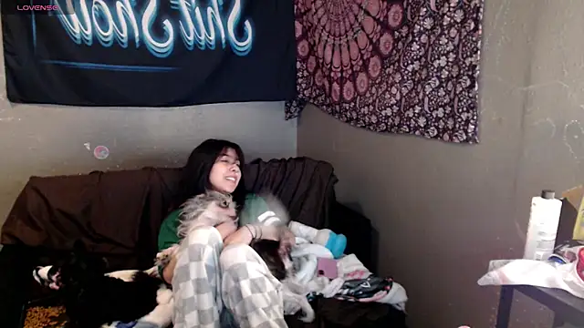 London Ray online show from April 10, 11:01 pm