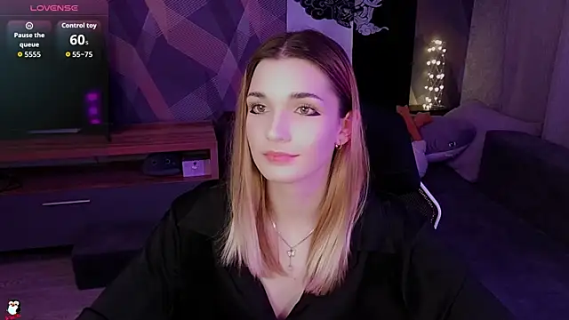 Sandy Belle online show from November 27, 7:25 pm