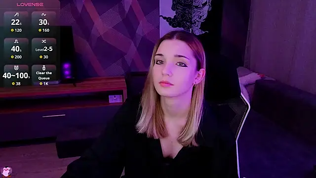 Sandy Belle online show from October 1, 6:45 pm