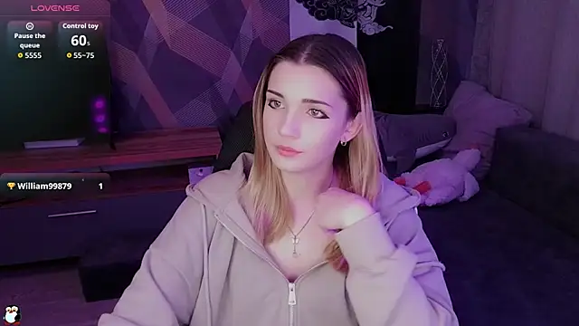 Sandy Belle online show from November 15, 8:35 pm