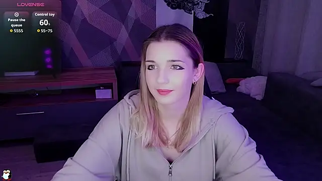 Sandy Belle online show from November 6, 9:30 pm