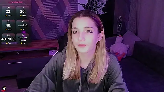 Sandy Belle online show from November 20, 7:47 pm