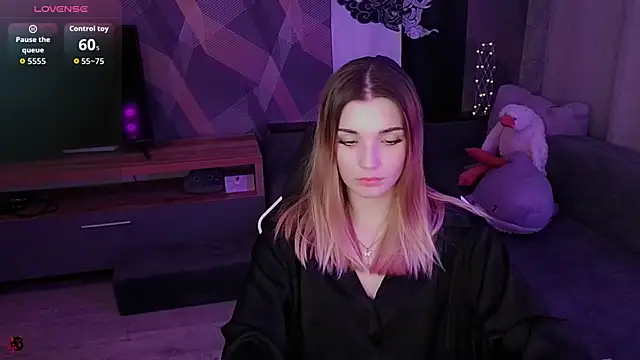 Sandy Belle online show from December 3, 8:08 pm