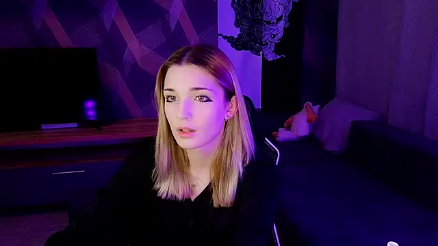 Sandy Belle online show from September 16, 7:04 pm