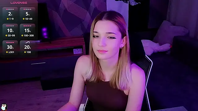 Sandy Belle online show from October 4, 7:15 pm