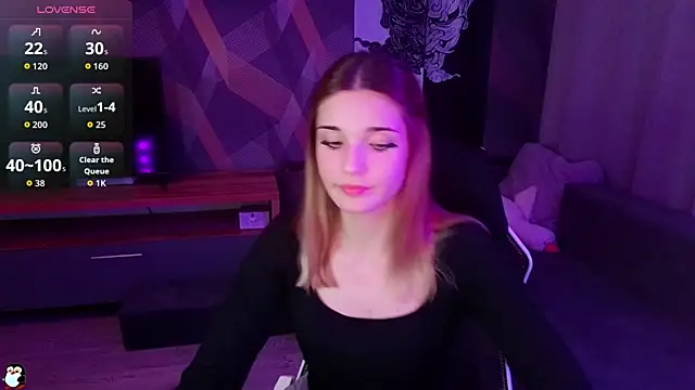 Sandy Belle online show from September 24, 8:04 pm