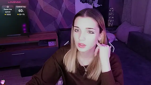 Sandy Belle online show from December 4, 7:57 pm