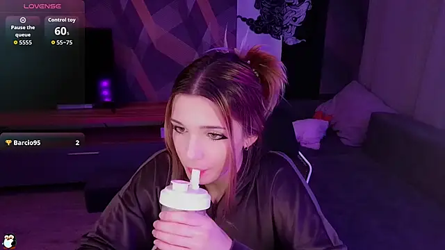 Sandy Belle online show from September 18, 6:33 pm