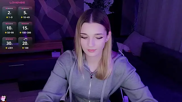 Sandy Belle online show from October 31, 8:16 pm