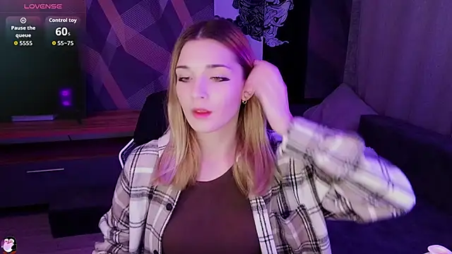 Sandy Belle online show from October 7, 10:33 pm