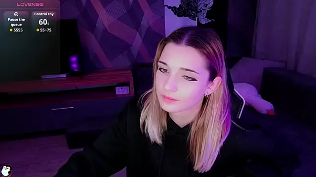 Sandy Belle online show from October 3, 7:04 pm