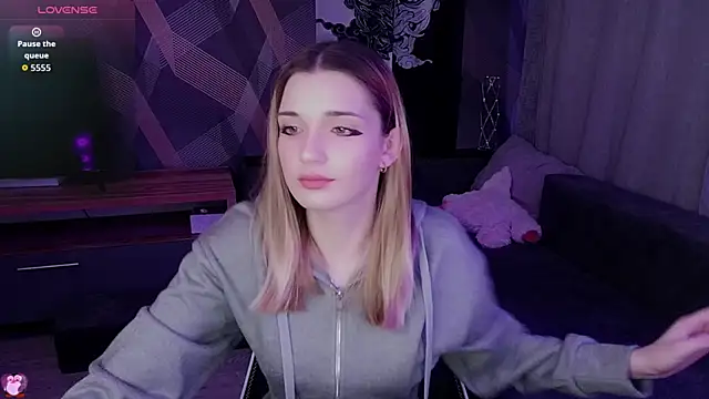 Sandy Belle online show from October 29, 6:40 pm