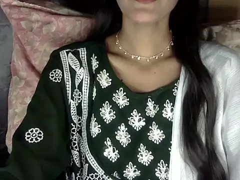 zara Khan0 online show from October 31, 3:30 pm