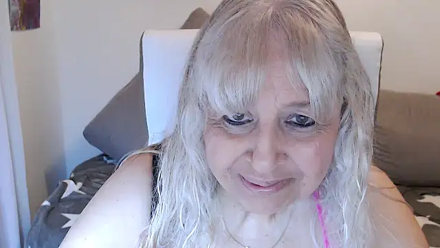 Snapshot of SusiLifeXXX chatting on September 26, 7:10 pm SusiLifeXXX online show from September 26, 7:10 pm
