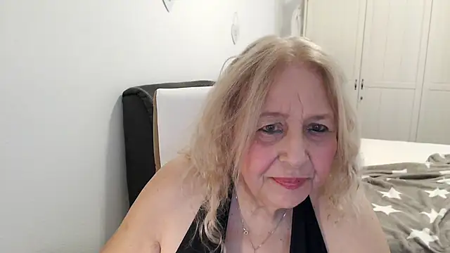 Snapshot of SusiLifeXXX chatting on June 18, 5:29 pm SusiLifeXXX online show from June 18, 5:29 pm