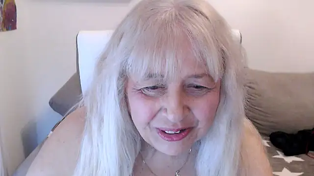 Snapshot of SusiLifeXXX chatting on September 18, 7:28 pm SusiLifeXXX online show from September 18, 7:28 pm