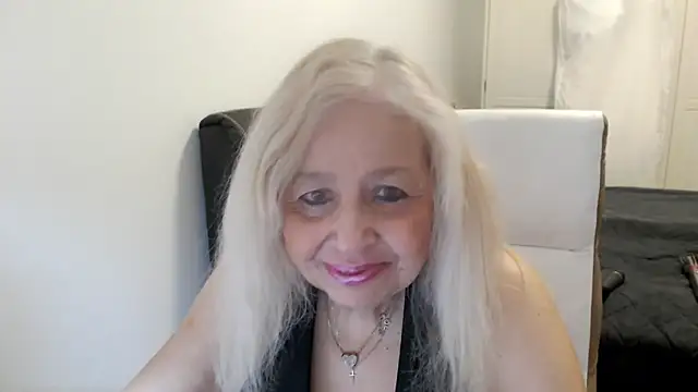 SusiLifeXXX online show from March 15, 9:00 pm