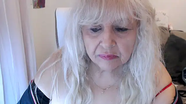 Snapshot of SusiLifeXXX chatting on October 10, 7:04 pm SusiLifeXXX online show from October 10, 7:04 pm