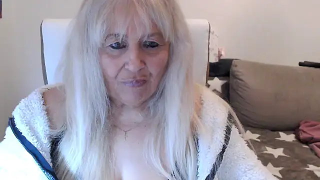 Snapshot of SusiLifeXXX chatting on October 1, 7:51 pm SusiLifeXXX online show from October 1, 7:51 pm