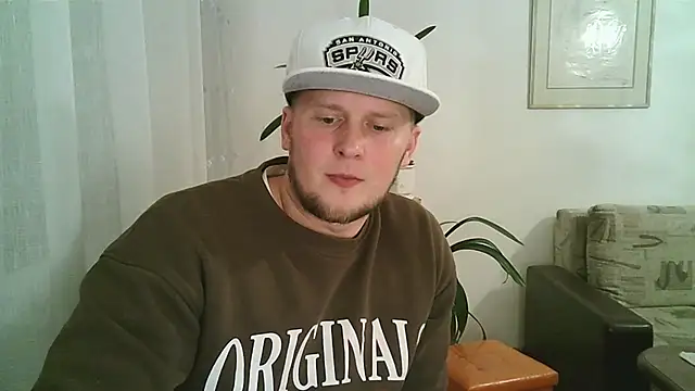 Dartanjanas13 online show from December 5, 9:34 pm