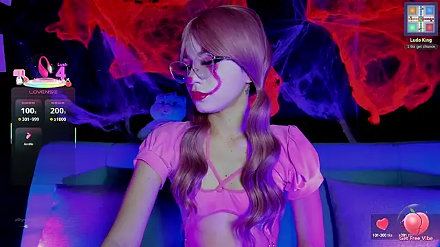 Snapshot of madiixwatson chatting on October 24, 10:36 am madiixwatson online show from October 24, 10:36 am