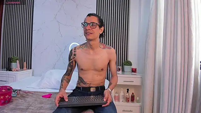 JackAndRosse  online show from November 28, 1:33 pm