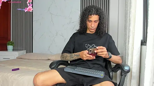 JackAndRosse  online show from April 9, 4:24 pm