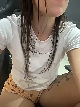 novinhacasada22 online show from March 25, 10:30 pm