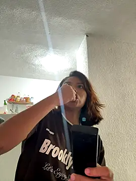 Nia Desire online show from November 7, 1:43 am