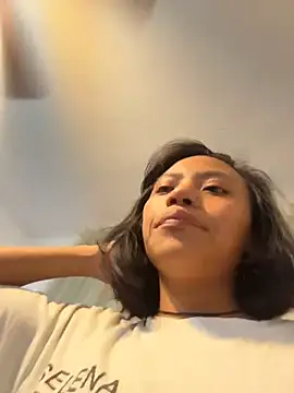 Snapshot of Nia_Desire chatting on June 24, 8:24 am Nia Desire online show from June 24, 8:24 am