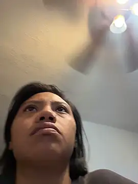 Snapshot of Nia_Desire chatting on May 27, 8:43 am Nia Desire online show from May 27, 8:43 am