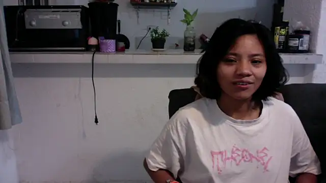 Snapshot of Nia_Desire chatting on May 26, 5:05 am Nia Desire online show from May 26, 5:05 am