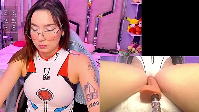 Snapshot of NicoleFerrel chatting on September 17, 3:03 pm NicoleFerrel online show from September 17, 3:03 pm