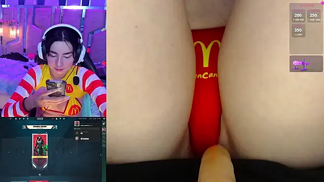Snapshot of NicoleFerrel chatting on June 8, 3:12 pm NicoleFerrel online show from June 8, 3:12 pm