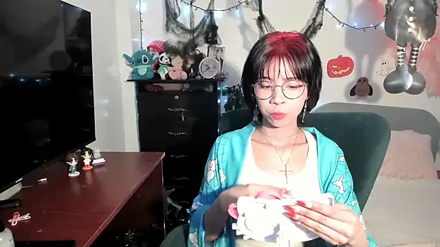 Snapshot of dolliette24 chatting on October 26, 8:42 pm dolliette24 online show from October 26, 8:42 pm