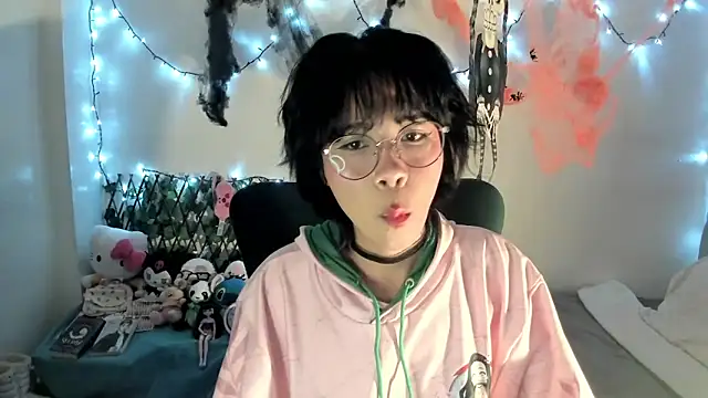 Snapshot of dolliette24 chatting on October 12, 2:13 am dolliette24 online show from October 12, 2:13 am