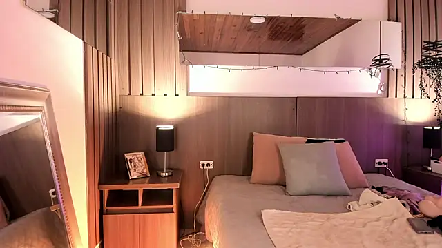 Snapshot of Violet_carson chatting on February 10, 12:48 pm Violet carson online show from February 10, 12:48 pm