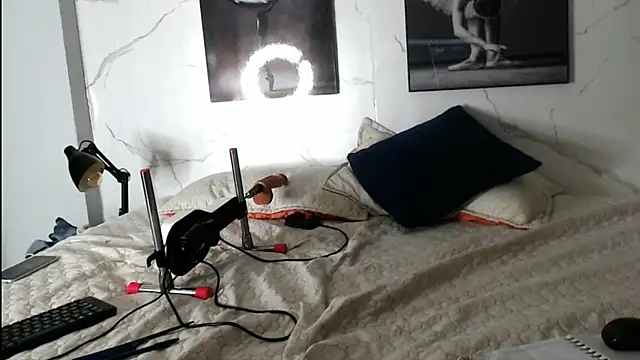 Snapshot of Evaa_18 chatting on December 22, 5:46 pm Evaa 18 online show from December 22, 5:46 pm