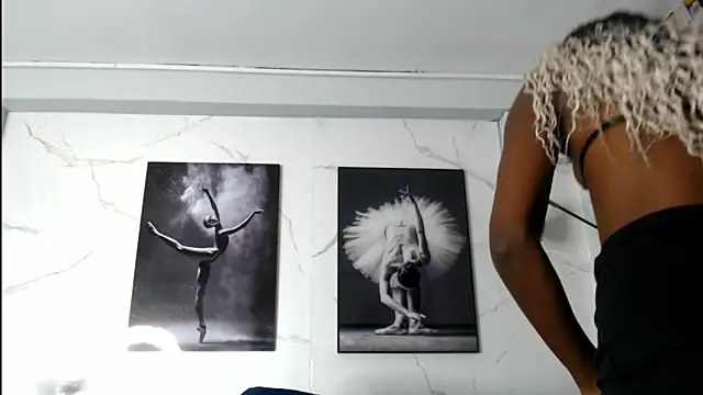 Snapshot of Evaa_18 chatting on November 18, 6:11 pm Evaa 18 online show from November 18, 6:11 pm