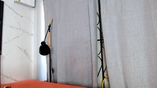 Snapshot of Evaa_18 chatting on December 17, 6:02 pm Evaa 18 online show from December 17, 6:02 pm