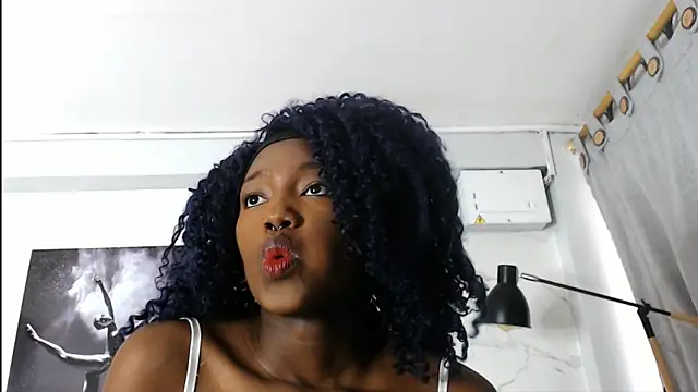 Snapshot of Evaa_18 chatting on December 19, 5:48 pm Evaa 18 online show from December 19, 5:48 pm