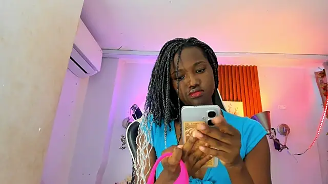 Snapshot of Evaa_18 chatting on November 17, 5:39 pm Evaa 18 online show from November 17, 5:39 pm